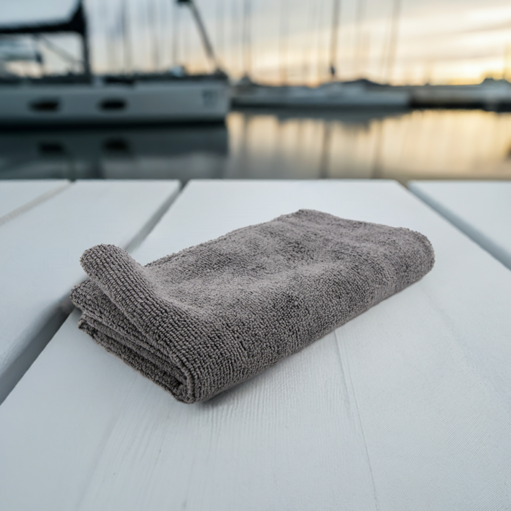 Lasergeschnittenes Mikrofasertuch 40x40 cm ohne Kettelung